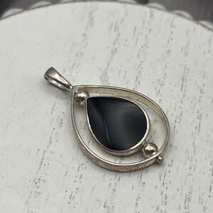 Vintage SU 925 Thai Sterling Silver Onyx Inlay PENDANT